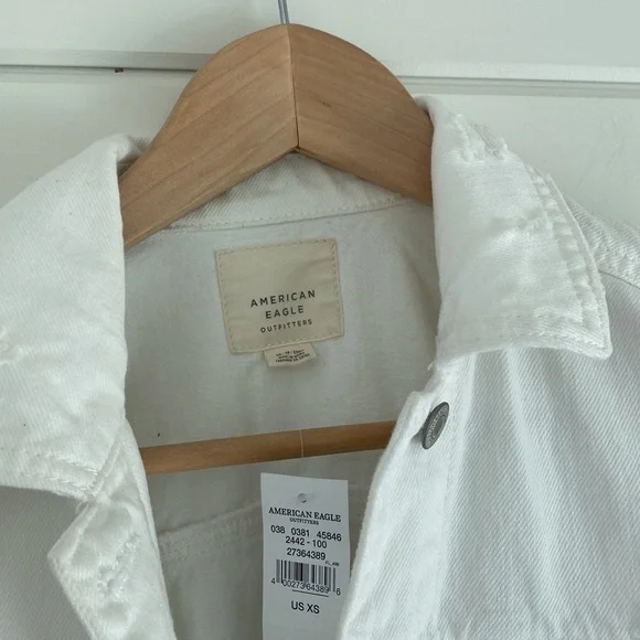 NWT American Eagle Outfitters | White Distressed Denim Jacket | Perfect Conditio - Picture 3 of 10